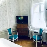 La Gloriette Oda ve Kahvaltı 4*